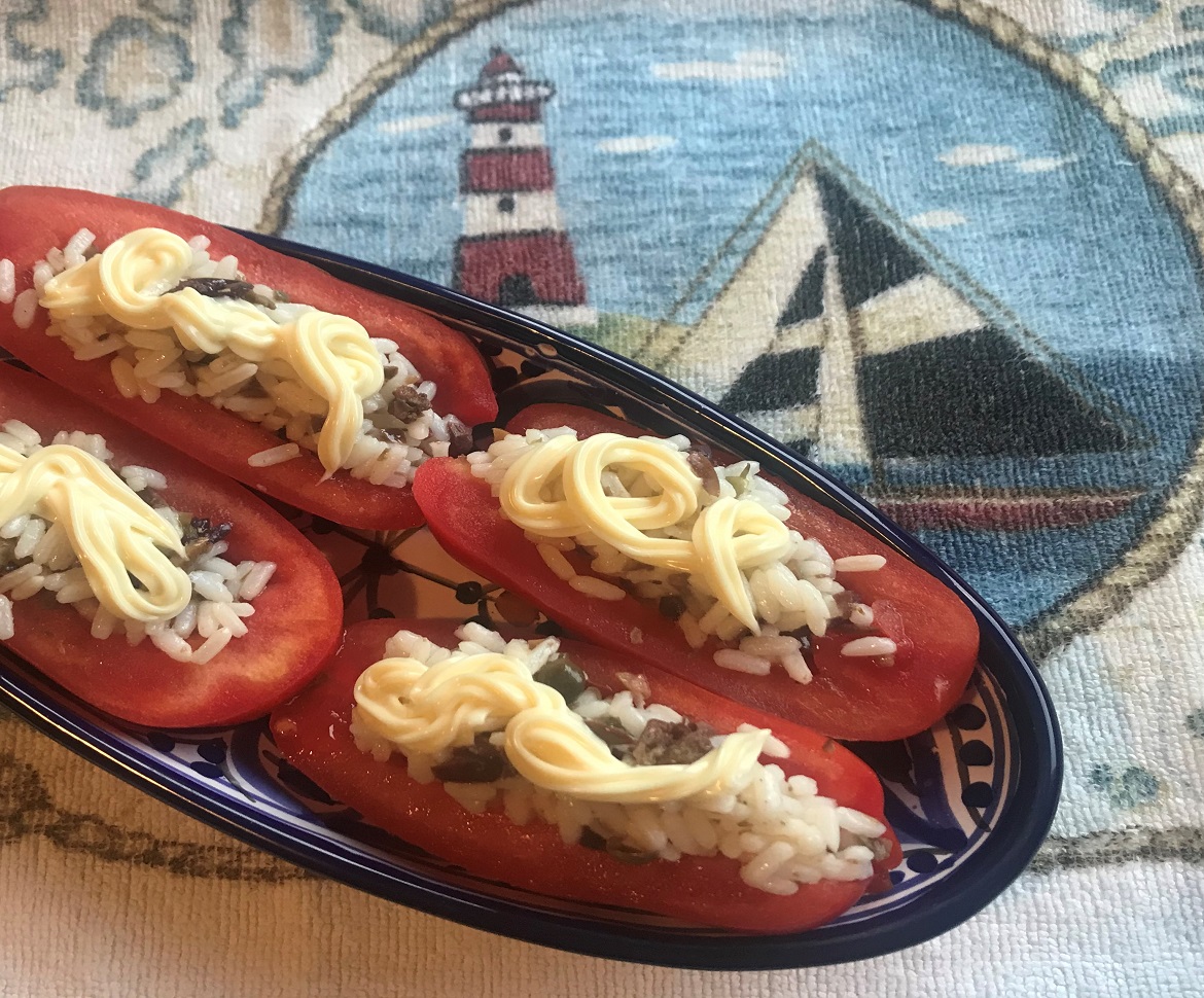 Pomodori ripieni di riso, pranzo in barca 